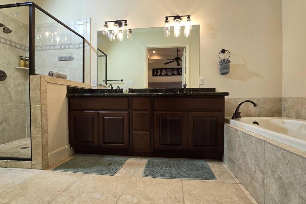 Modern Galleria Gem Private Jacuzzi 3 Br ฮูสตัน ภายนอก รูปภาพ